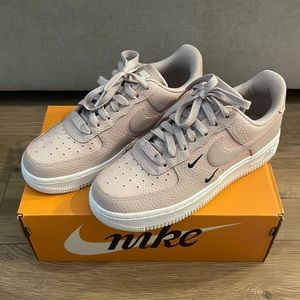 Nike Air Force 1 ‘07 Low Essential Platinum Violet leather